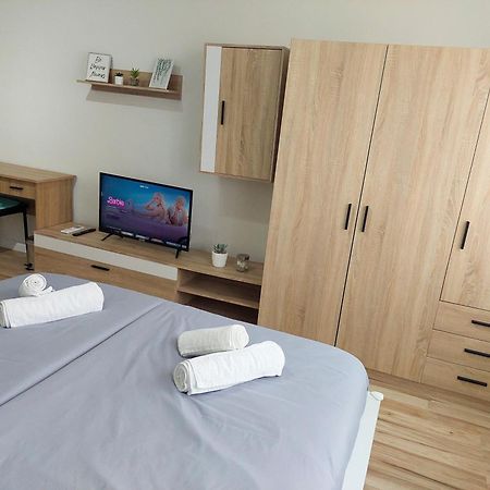 Aweshome City Apartment - 3 Bedrooms And Free Parking Debrecín Exteriér fotografie