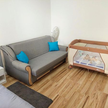 Aweshome City Apartment - 3 Bedrooms And Free Parking Debrecín Exteriér fotografie