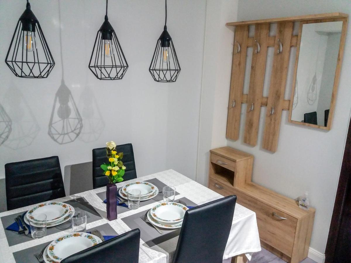 Aweshome City Apartment - 3 Bedrooms And Free Parking Debrecín Exteriér fotografie