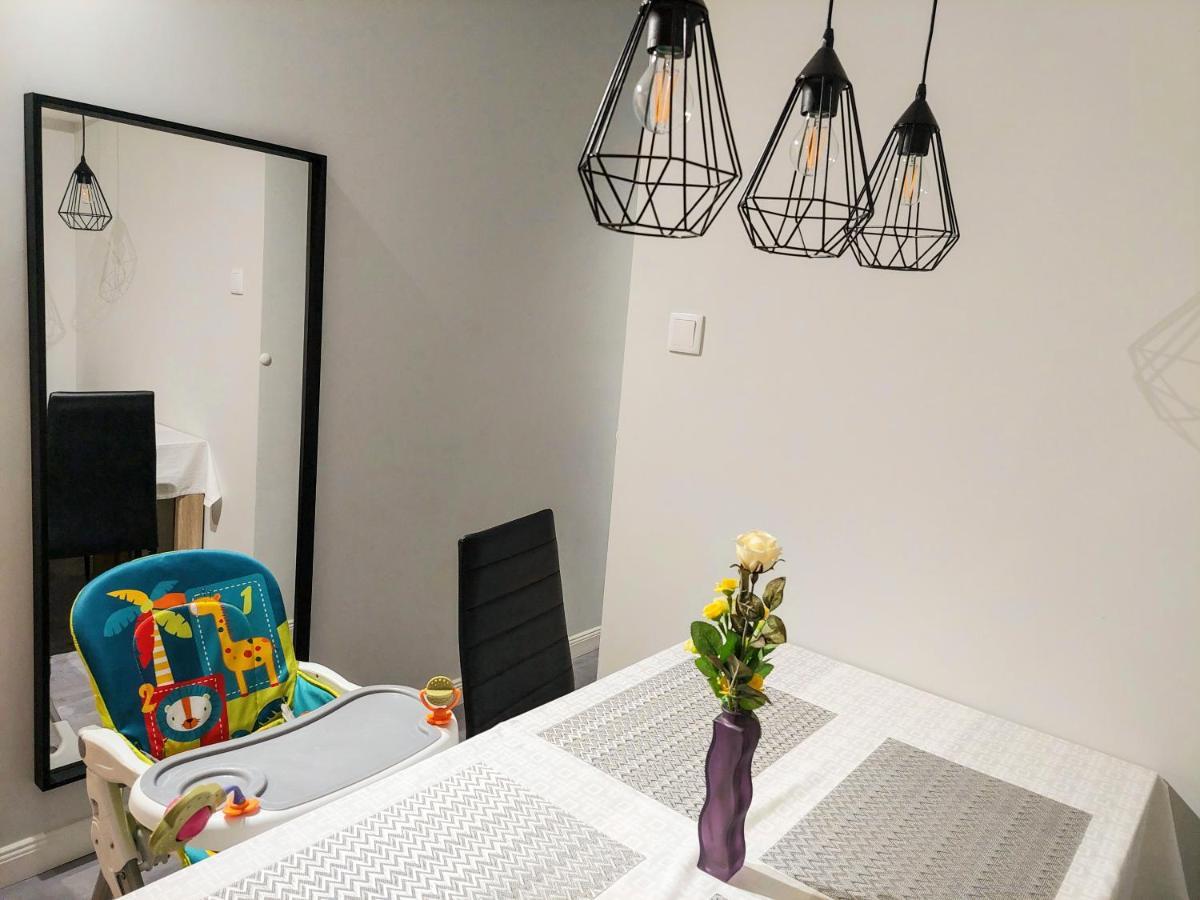 Aweshome City Apartment - 3 Bedrooms And Free Parking Debrecín Exteriér fotografie