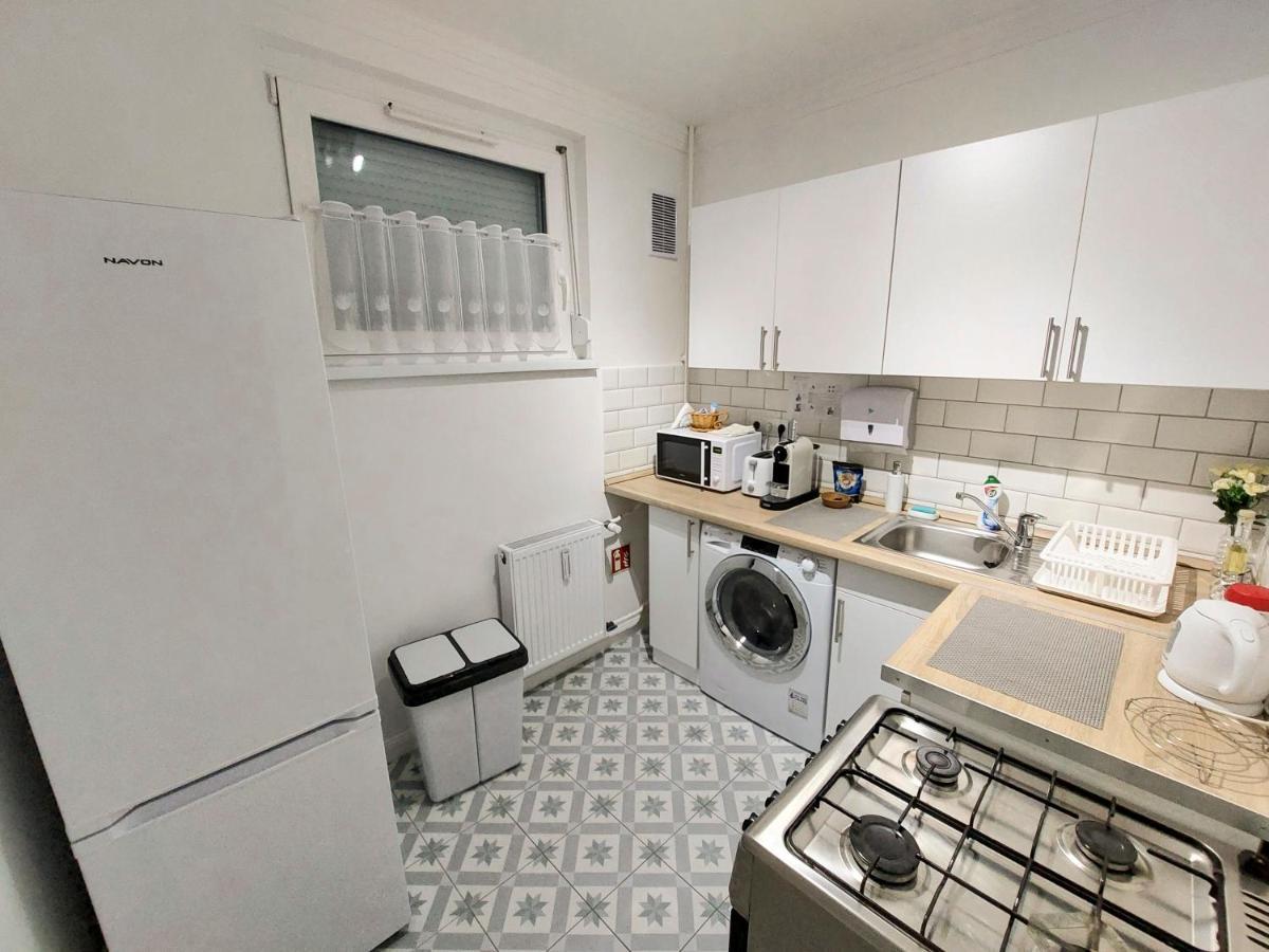 Aweshome City Apartment - 3 Bedrooms And Free Parking Debrecín Exteriér fotografie